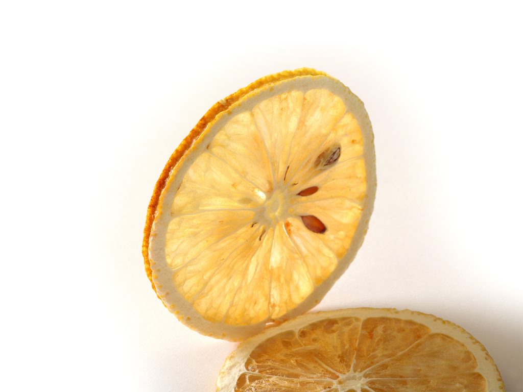 Dried lemon fruit